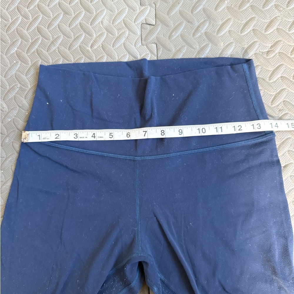 Women’s lululemon Navy Leggings Yoga Pants Workout Exercise Soft Skinny - Picture 4 of 4